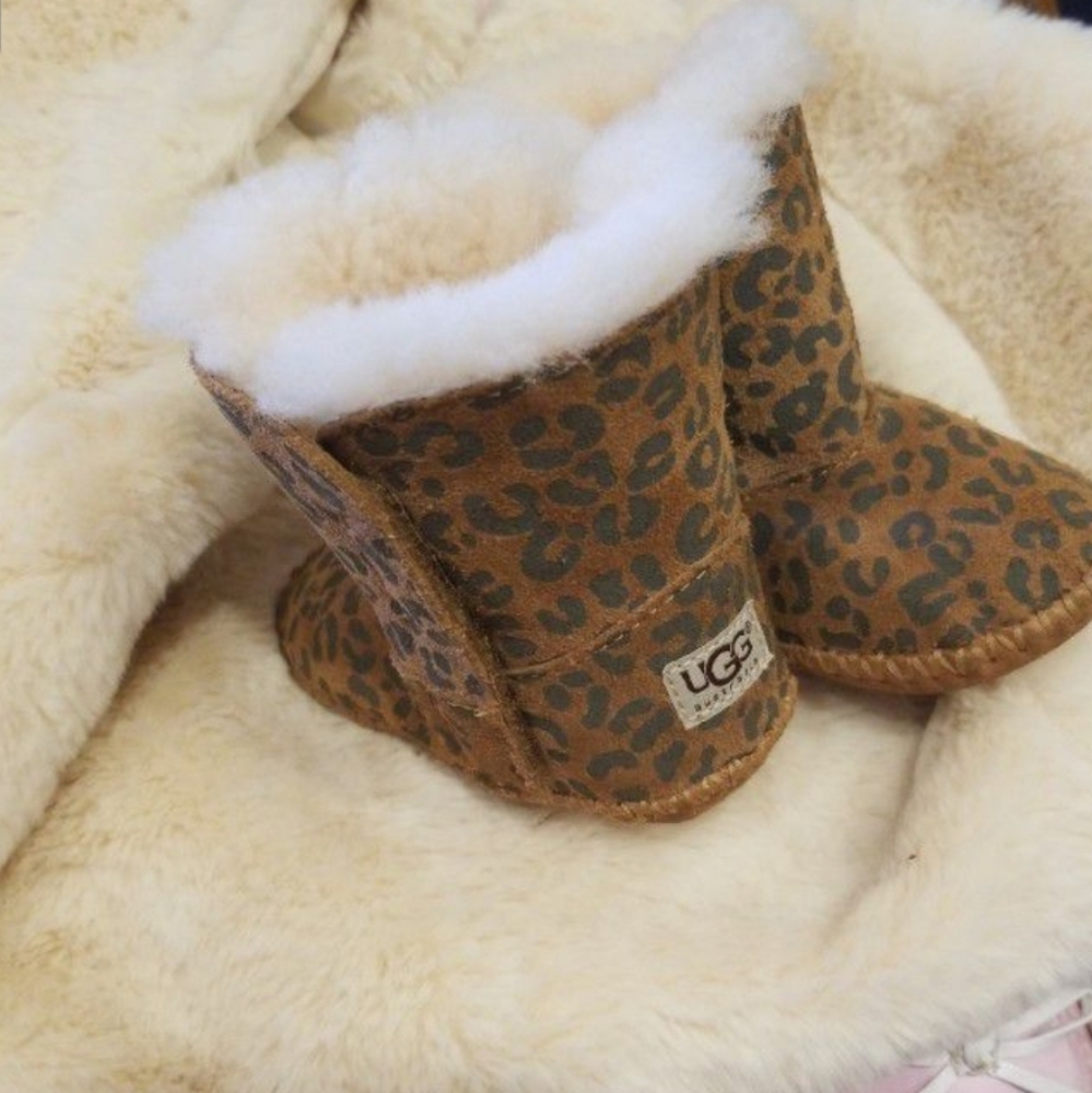 Uggs baby booties 2/3